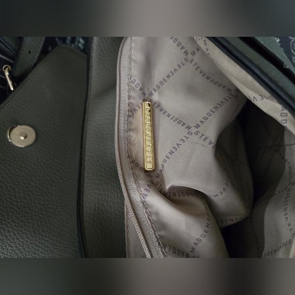 COPY - Steve Madden Olive Shoulder Bag with Pink Interior - Picture 4 of 6